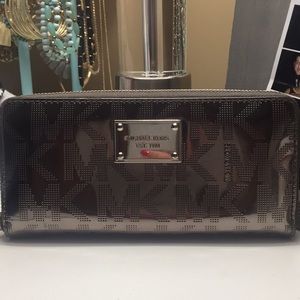 Michael kors wallet